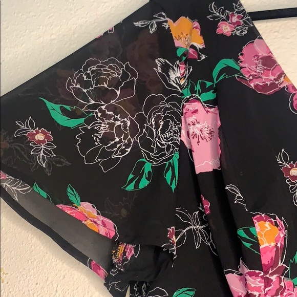 Torrid Floral chiffon sleeve crop top - Picture 2 of 8